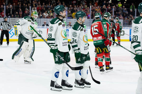 Färjestads Linus Johansson och Michael Lindqvist deppar