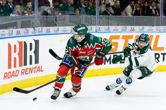 Frölundas Max Friberg och Färjestads Axel Bergkvist