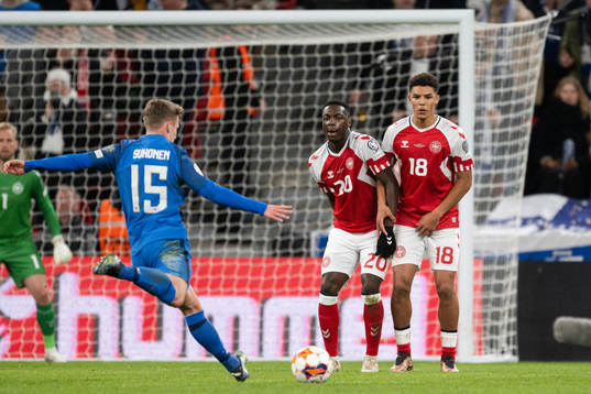 Anssi Suhonen of Finland against Mohamed Daramy and