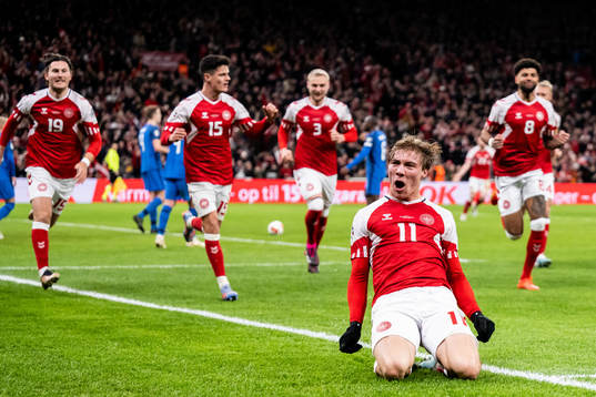 Bläddra bland fler bilder av Football, UEFA Euro Qualifier, Denmark - Finland
