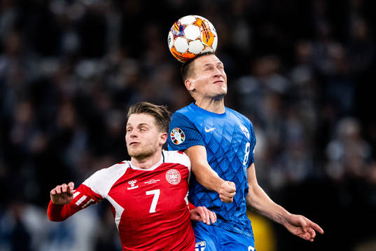 Mathias Jensen of Denmark and Robin Lod of Finland