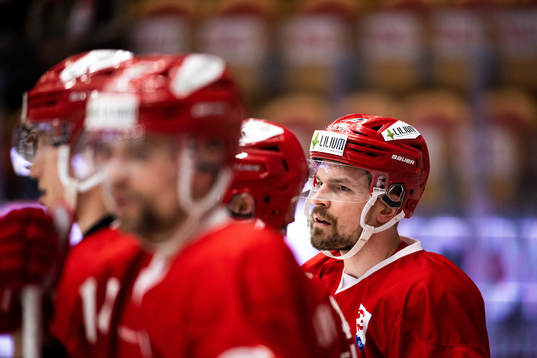 Timrås Anton Lander värmer upp