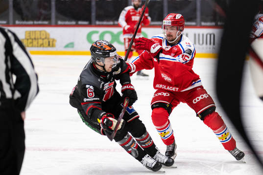 Örebros Filip Berglund och Timrås Panu Mieho