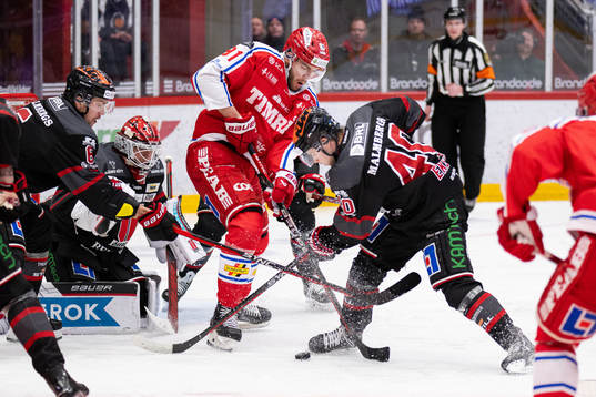 Timrås Magnus Pääjärvi och Örebros Elias Ekström