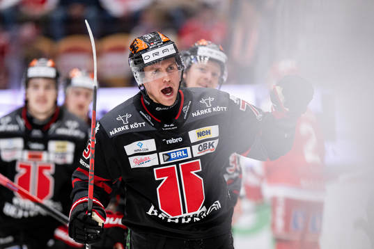 Örebros Oliver Eklind jublar