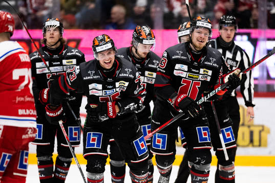Örebros Oliver Eklind jublar