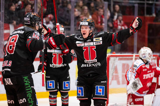 Örebros Linus Öberg jublar
