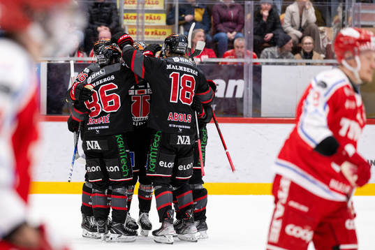 Örebros spelare jublar