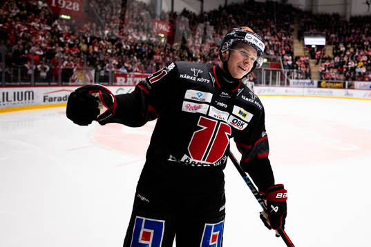 Örebros Linus Öberg jublar