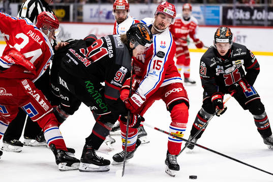 Örebros Leo Carlsson och Timrås Panu Mieho