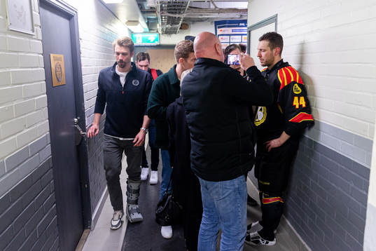 Brynäs Anton Rödin passerar Jacob Blomqvist som