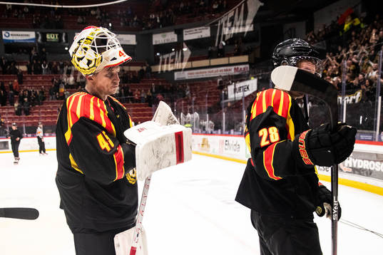 Brynäs målvakt Jussi Olkinuora deppar