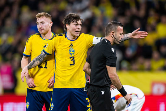 Dejan Kulusevski and Victor Nilsson Lindelöf of Sweden