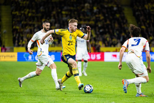 Yannick Carrasco of Belgium and Dejan Kulusevski of Sweden