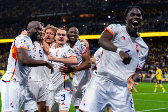 Romelu Lukaku of Belgium celebrates with Jan Vertonghen,