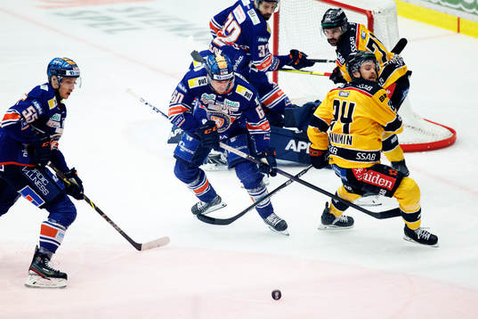 Växjös Erik Josefsson och Luleås Brendan Shinnimin
