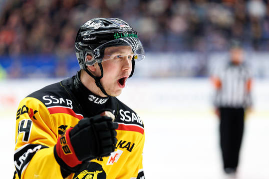 Luleås Jonas Berglund jublar