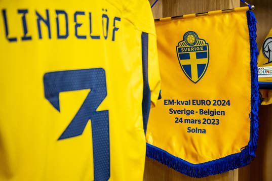 A banner next to the jersey of Victor Nilsson Lin delöf