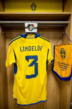 The jersey of Victor Nilsson Lindelöf
