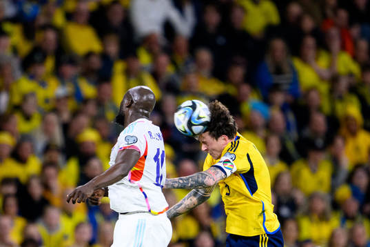 Romelu Lukaku of Belgium and Victor Nilsson Lindelöf of