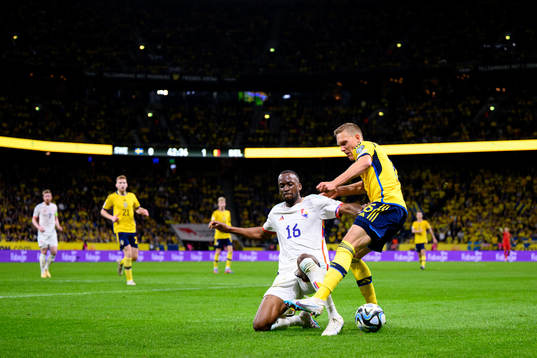 Dodi Lukebakio of Belgium and Ludvig Augustinsson of Sweden