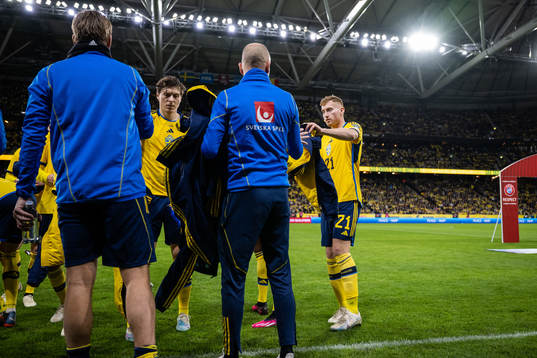 Victor Nilsson Lindelöf and Dejan Kulusevski of Sweden