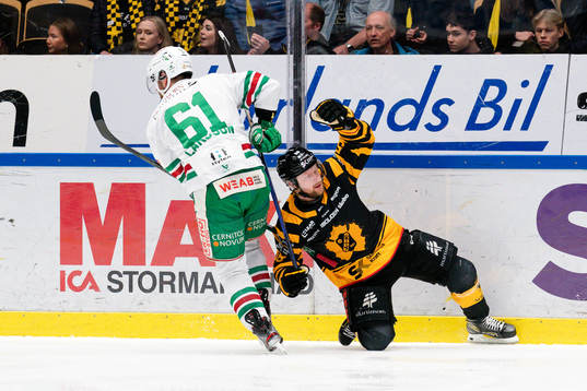 Skellefteå AIKs Oskar Nilsson och Rögles Ludvig Larsson