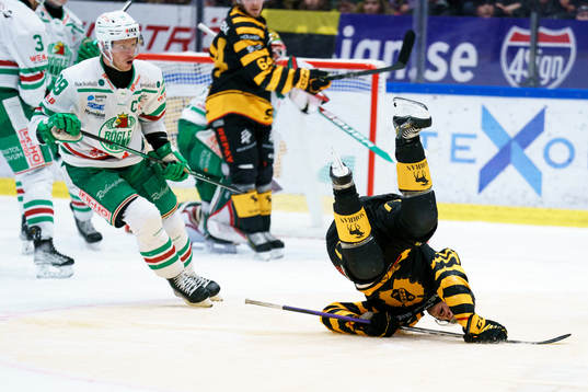 Rögles Anton Bengtsson och Skellefteå AIKs Rickard Hugg