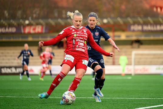 Piteås Wilma Carlsson och FC Rosengårds Olivia Schough