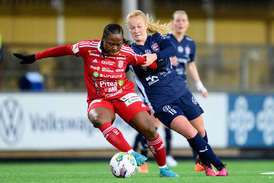 Piteås Faith Ikidi Michael och FC Rosengårds Sofie Bruun