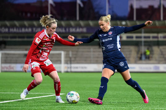 Piteås Cecilia Edlund och FC Rosengårds Olivia Holdt