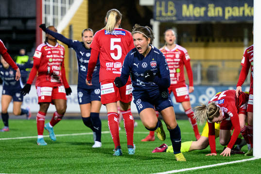 FC Rosengårds Loreta Kullashi jublar