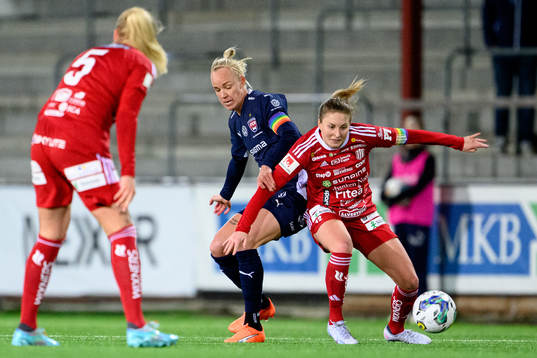 FC Rosengårds Caroline Seger och Piteås Fanny Andersson