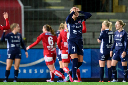 FC Rosengårds Olivia Holdt deppar