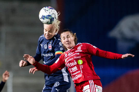 FC Rosengårds Caroline Seger och Piteås Olivia Holm