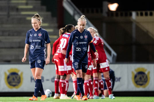 FC Rosengårds Karin Lundin och Caroline Seger deppar