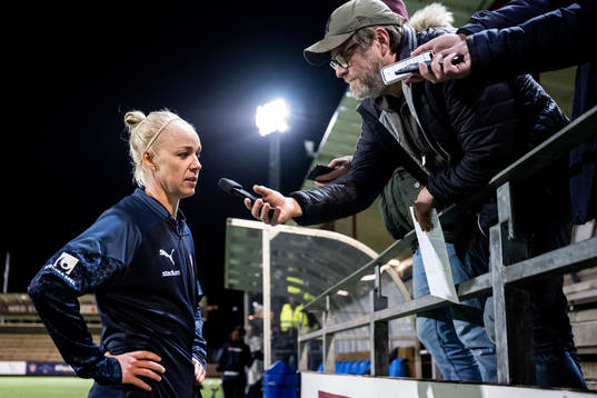 FC Rosengårds Caroline Seger blir intervjuad