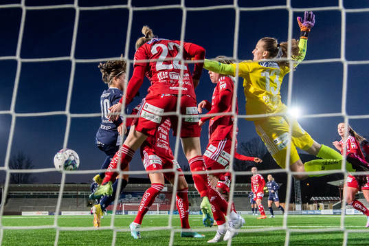 FC Rosengårds Loreta Kullashi gör 1-0 bakom Piteås