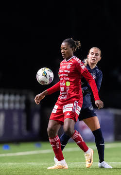 Piteås Anam Imo och FC Rosengårds Ria Noora Minerva Öling