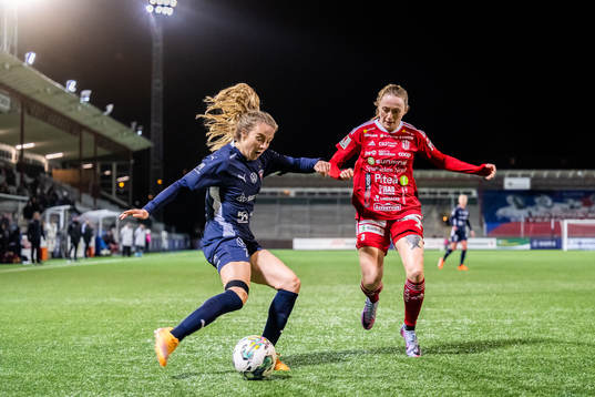 FC Rosengårds Fiona Brown och Piteås Ásla Johannesen
