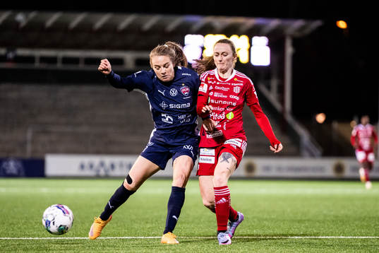 FC Rosengårds Fiona Brown och Piteås Ásla Johannesen