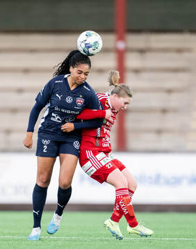 FC Rosengårds Isabella Obaze och Piteås Hanna Andersson