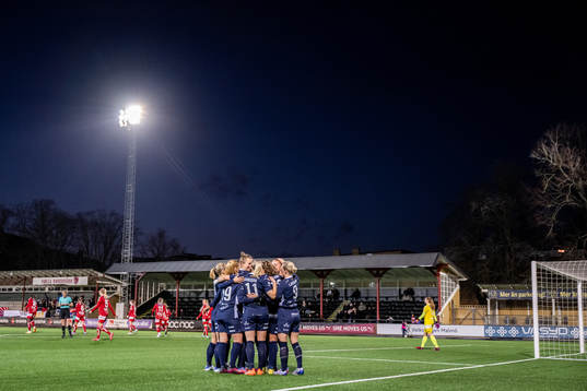 FC Rosengårds spelare jublar