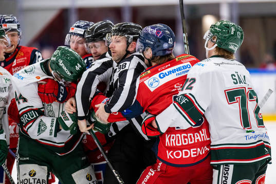 Bråk mellan Tingsryds Jonatan Harju och Västerviks Max