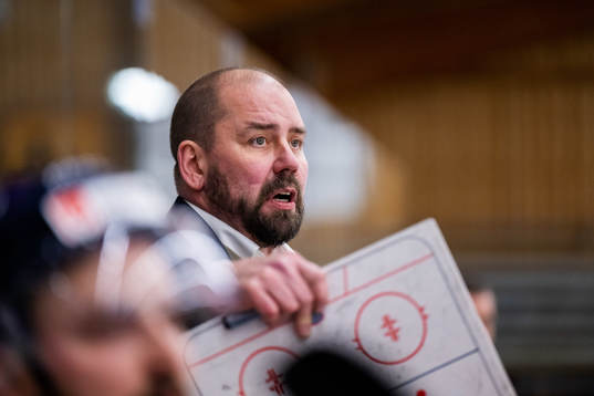 Västerviks tränare Nichlas Falk deppar