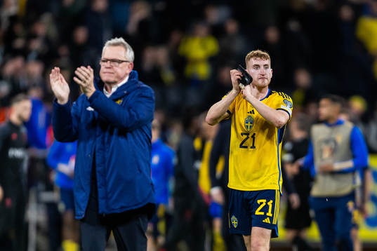 Head coach Janne Andersson and Dejan Kulusevski of Sweden