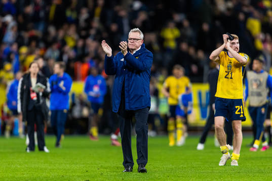 Head coach Janne Andersson and Dejan Kulusevski of Sweden