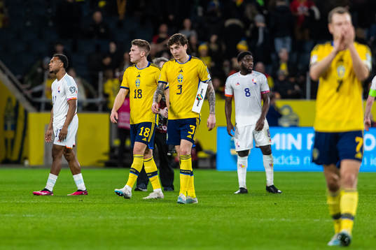 Viktor Gyökeres and Victor Nilsson Lindelöf of Sweden