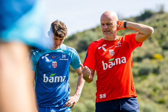 Jørgen Strand Larsen and Ståle Solbakken, head coach of