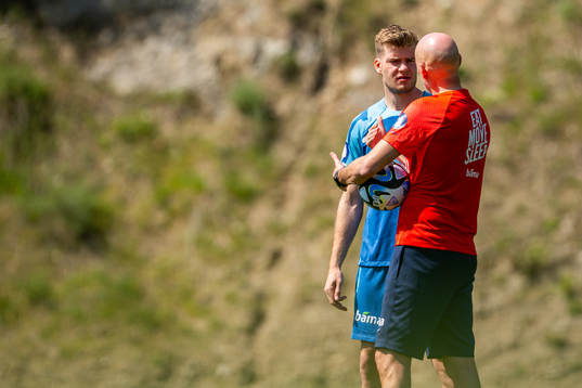 Alexander Sørloth and Ståle Solbakken, head coach of the